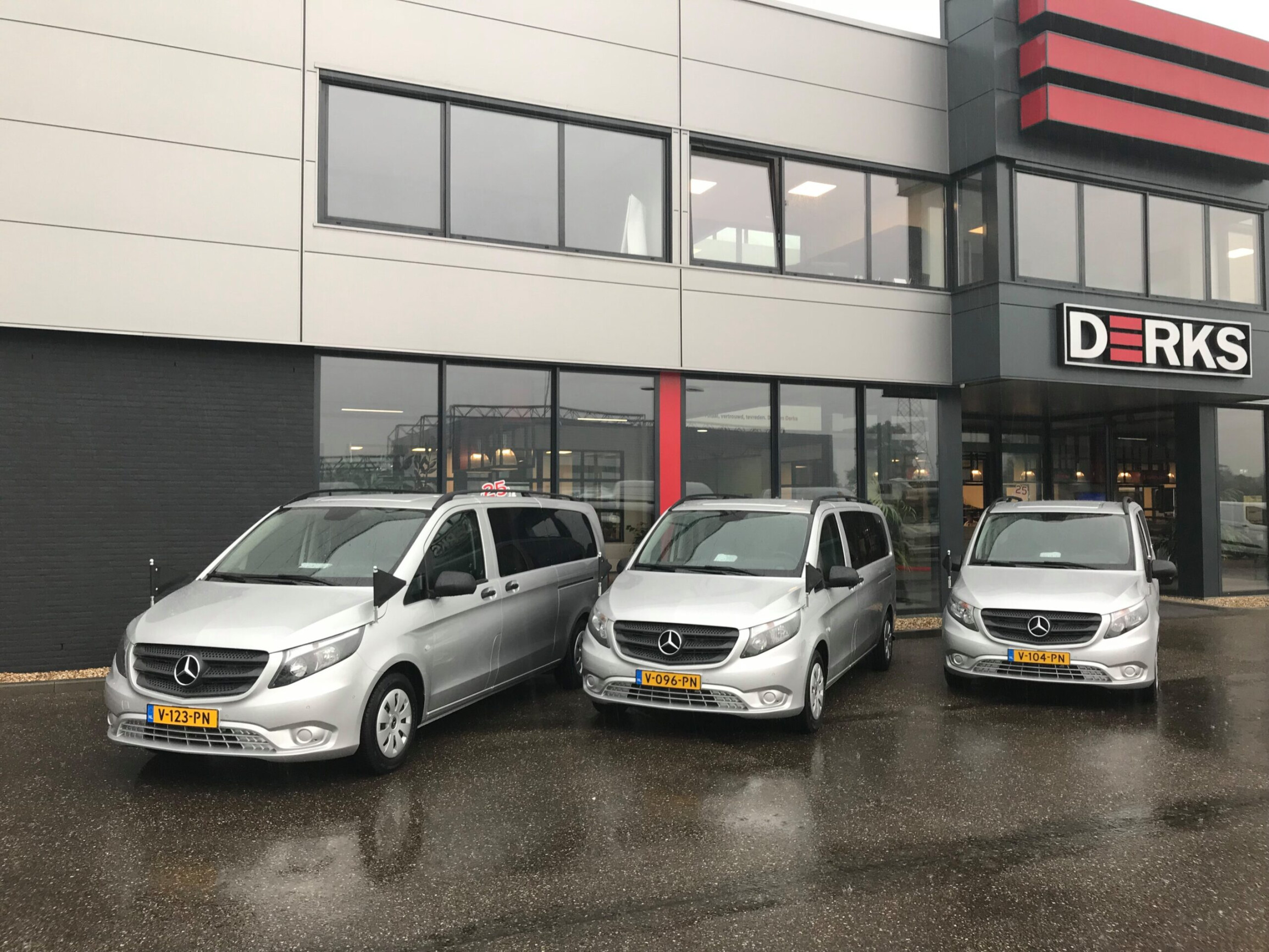 Derks Uitvaartmobiliteit (The Hearse & Limo Company) in Uden | Uitvaartzorg | Vind de juiste uitvaartondernemer