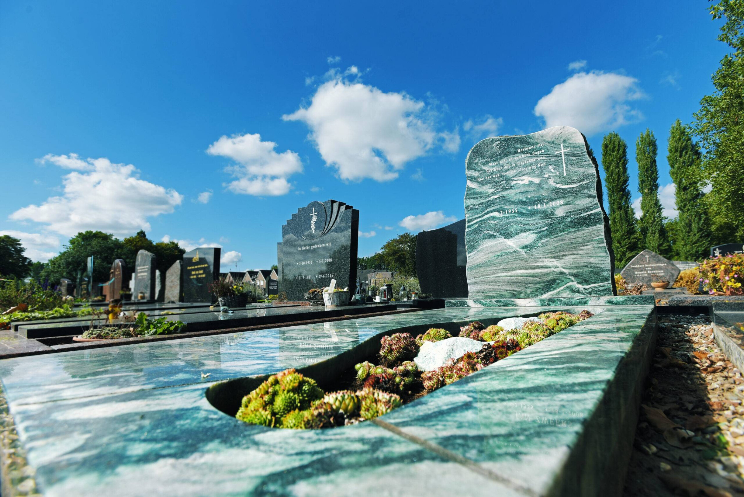 Ariës Natuursteen grafmonumenten in Zevenaar | Afscheidsbegeleider | Vergelijk aanbieders in de regio