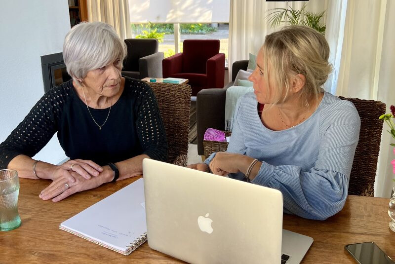 Door Tos Nalatenschapbegeleiding in Almelo | Uitvaartonderneming | Eerlijke vergelijking