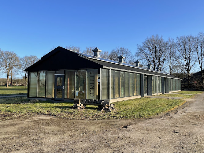 Afscheidshuis Zwaluwstee in Frederiksoord | Uitvaartbegeleider | Eerlijk en transparant