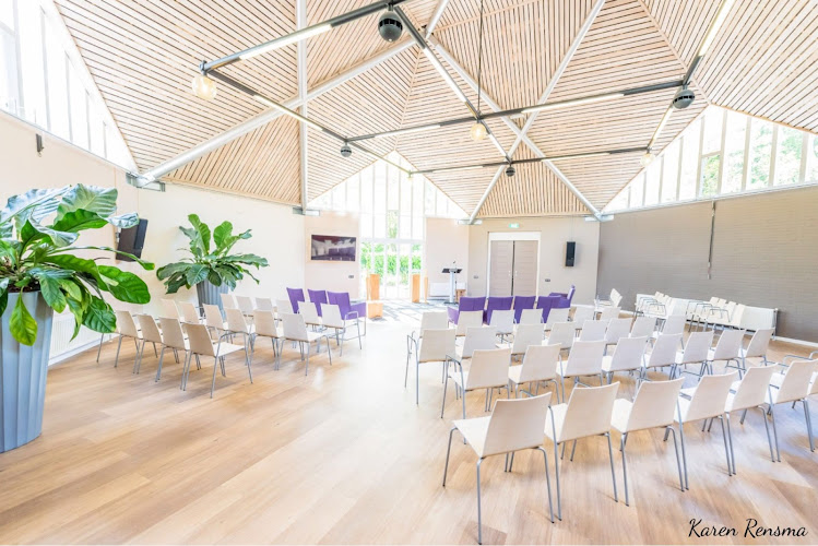 Almere Haven - uitvaartcentrum en begraafplaats | Uitvaartonderneming | Transparante tarieven