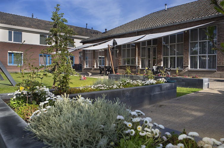 Aster Uitvaartzorg in Elst | Afscheidsbegeleider | Vind passende begeleiding