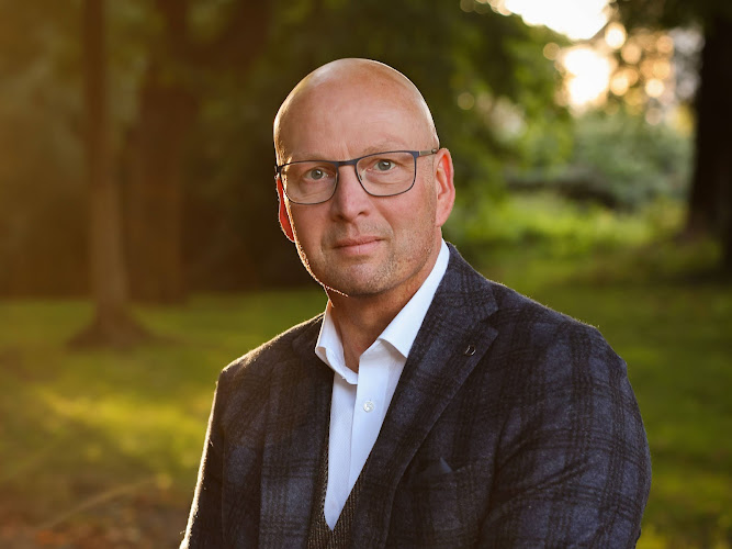 Bas Poelstra Uitvaarten in Utrecht | Uitvaartbegeleider | Vergelijk eerlijk