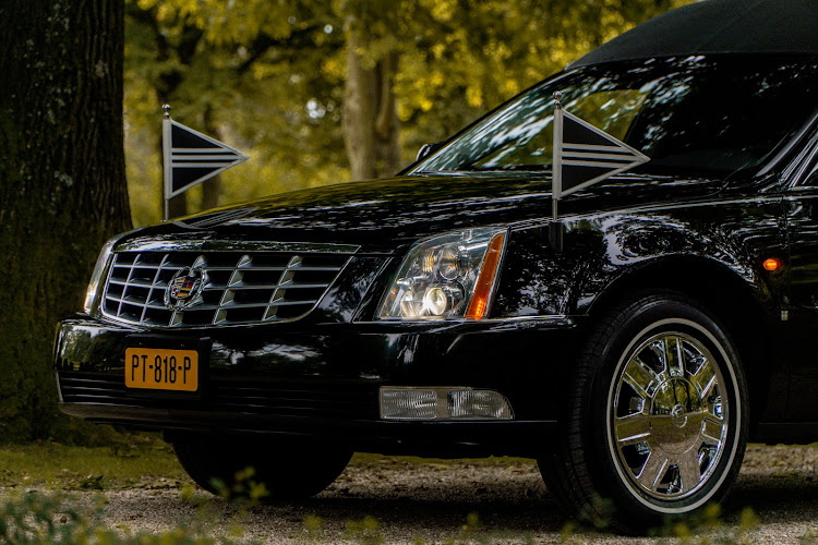 Begrafenisonderneming De Jongh B.V. in Waardenburg | Uitvaartverzorger | Vergelijk zorg & tarieven