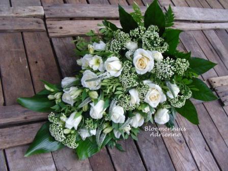 Bloemen begrafenis.nl in Bergen op Zoom | Bloemist | Keuzehulp uitvaartzorg