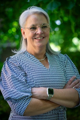 De Schans-uitvaartzorg in Kruisland | Uitvaartbegeleider | Transparante dienstverlening