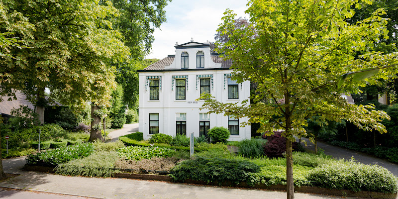 DELA Den Hull - uitvaartcentrum in Hilversum | Afscheidsbegeleider | Transparante dienstverlening