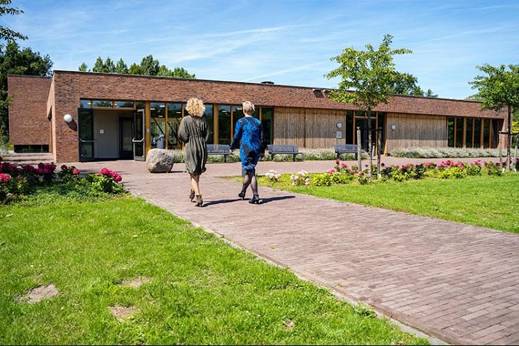 DELA Rhijnhof - Crematorium en uitvaartcentrum in Leiden | Uitvaartzorg | Vind de juiste uitvaartondernemer