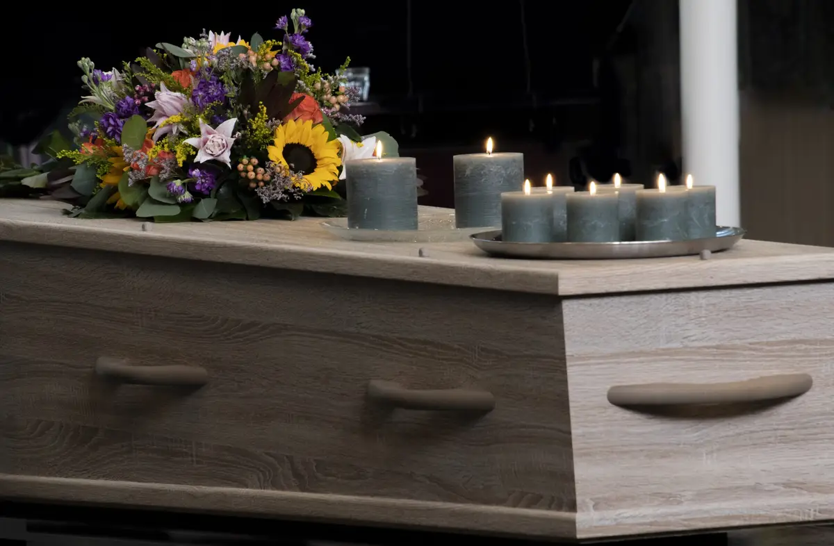 DELA Schoterhof - Crematorium en uitvaartcentrum in Nieuweschoot | Uitvaartbegeleider | Vergelijk tarieven