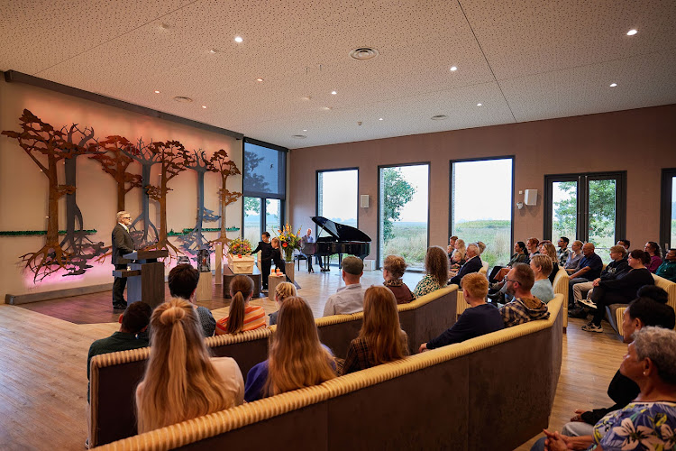 DELA Zevenberg - Crematorium en uitvaartcentrum in Fluitenberg | Uitvaartbegeleider | Keuzehulp uitvaartzorg