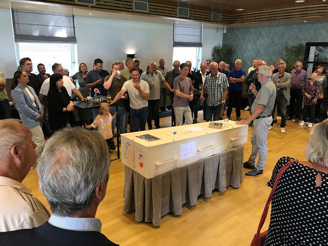 Eerbetoon Uitvaartbegeleiding in Woerden | Afscheidsbegeleider | Transparante tarieven