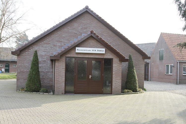 Eerste Lunterse Begrafenisonderneming Dekker in Lunteren | Uitvaartbegeleider | Wij helpen u kiezen