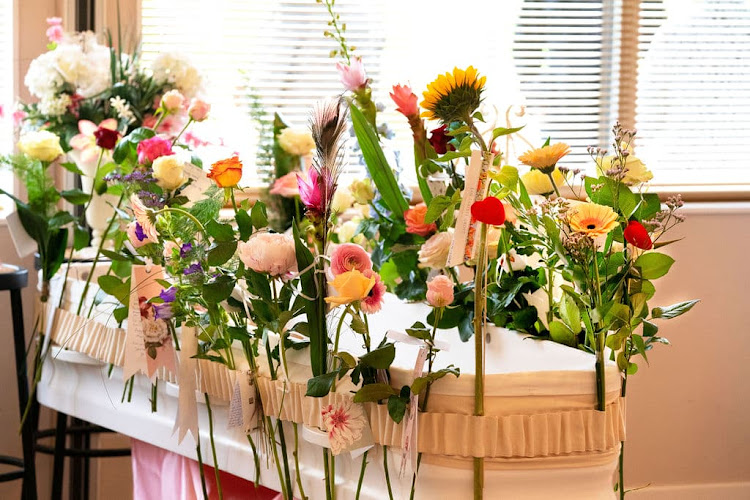 Ester Al Uitvaartzorg in Limmen | Begrafenisverzorging | Vergelijk tarieven