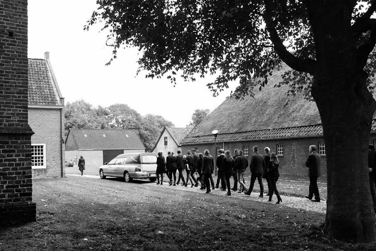 Flare uitvaartbegeleiding in Assen | Uitvaartonderneming | Uw keuzehulp