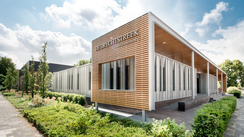 Funeral home De Drechtstreek & Timmers in Sliedrecht | Uitvaartbegeleider | Transparante dienstverlening