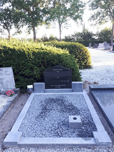 Grafonderhoud J. de Haan in Langezwaag | Uitvaartverzorger | Uw keuzehulp