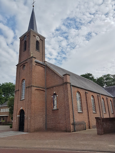 H. Cornelius kerk in Achtmaal | Uitvaartonderneming | Transparante dienstverlening