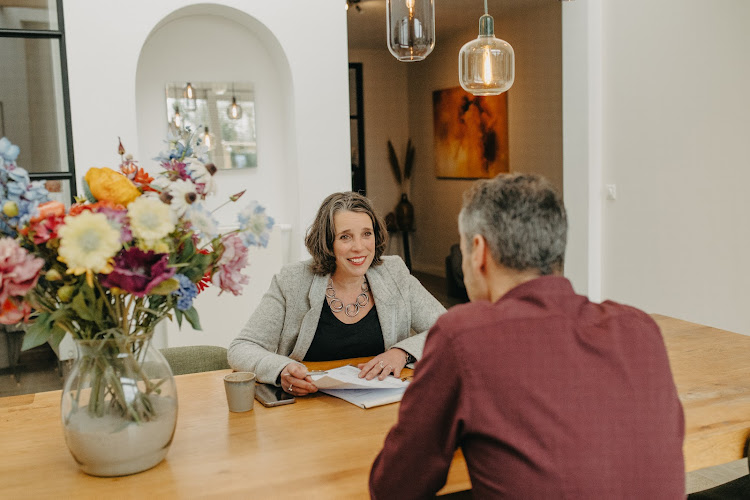 Hanneke Bours uitvaartbegeleiding in Tilburg | Afscheidsbegeleider | Transparante tarieven