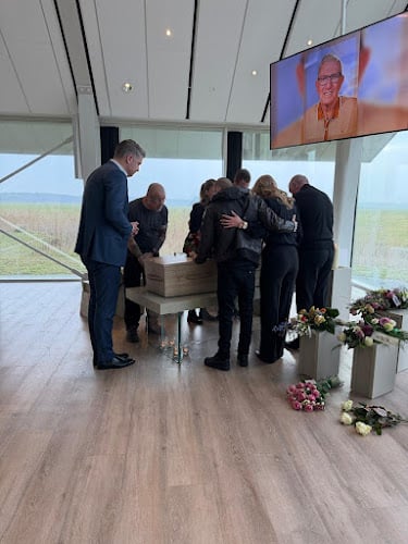 Heimans Uitvaartzorg in Voorschoten | Afscheidsbegeleider | Wij helpen u kiezen