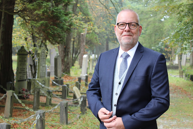 Henry van den Berg Uitvaartzorg in Apeldoorn | Uitvaartzorg | Vergelijk tarieven