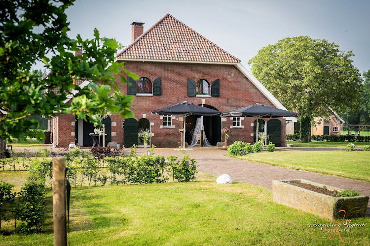 Hof Uitvaart&Zorg in Enschede | Afscheidsbegeleider | Vind passende begeleiding