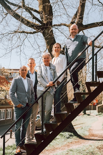 Huiting Uitvaartverzorging in Nijkerkerveen | Uitvaartbegeleider | Bespaar door transparantie