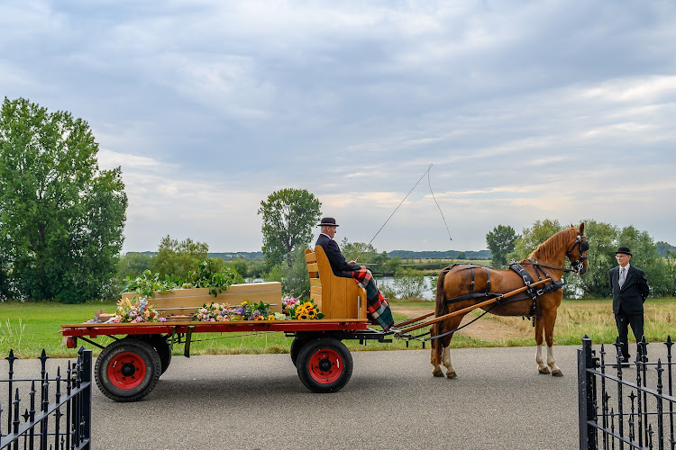 John Christ Uitvaartverzorging in Beneden-Leeuwen | Uitvaartbegeleider | Vergelijk eerlijk