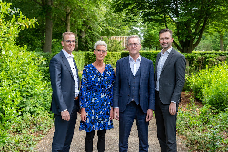 Kisner en Van der Waarde uw Partner in in Amersfoort | Uitvaartbegeleider | Wij helpen u kiezen