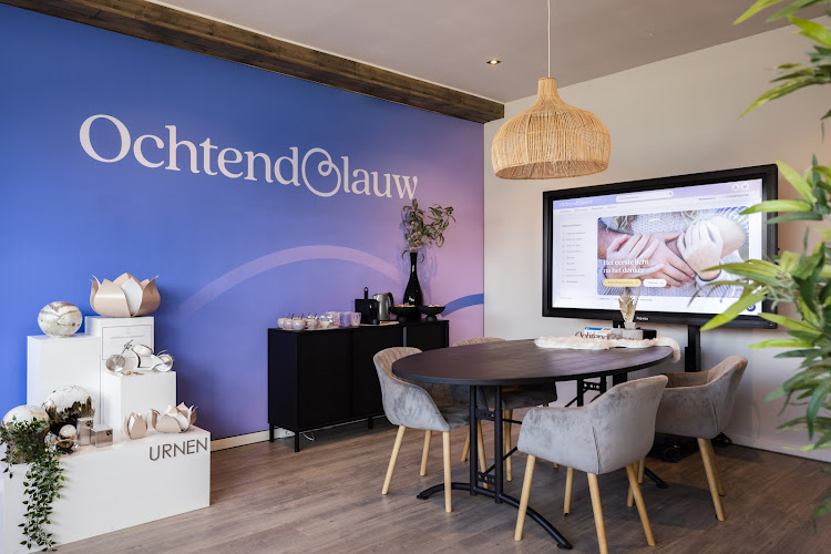 Koop een urn in Budel | Uitvaartbegeleider | Wij helpen u kiezen