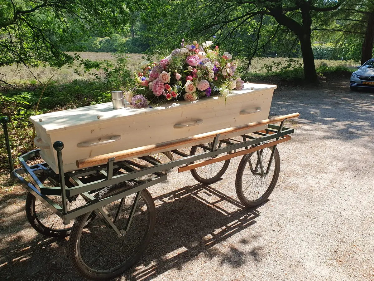 Margriet Krook Uitvaartbegeleiding - Uitvaart in Zwolle | Bloemist | Bespaar door transparantie