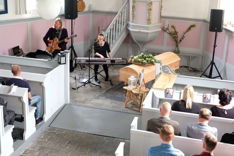 Memories Uitvaartmuziek in Aldeboarn | Uitvaartonderneming | Transparante tarieven