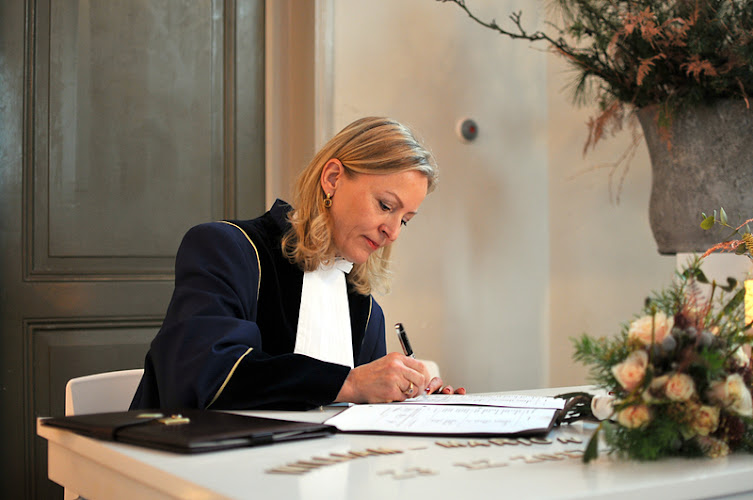 Michelle van Hout Ritueelbegeleiding in Nuenen | Uitvaartonderneming | Wij helpen u kiezen