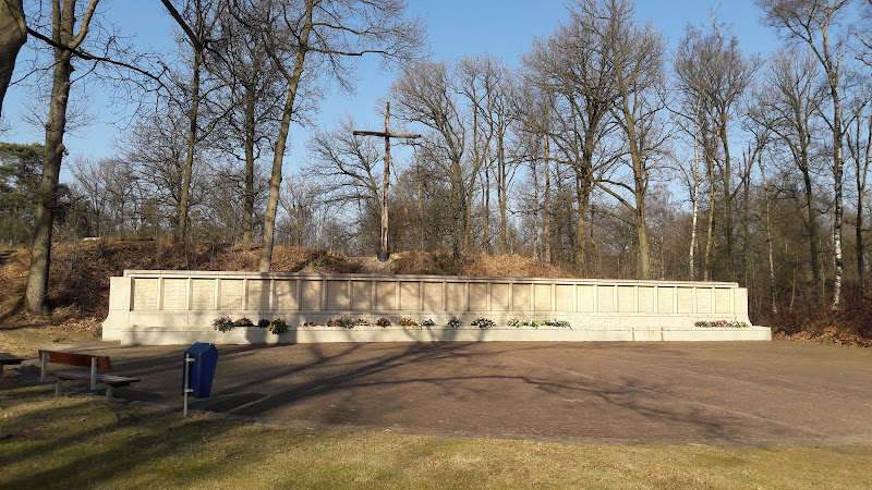 Monument Fusilladeplaats Vught | Uitvaartzorg | Vergelijk eerlijk