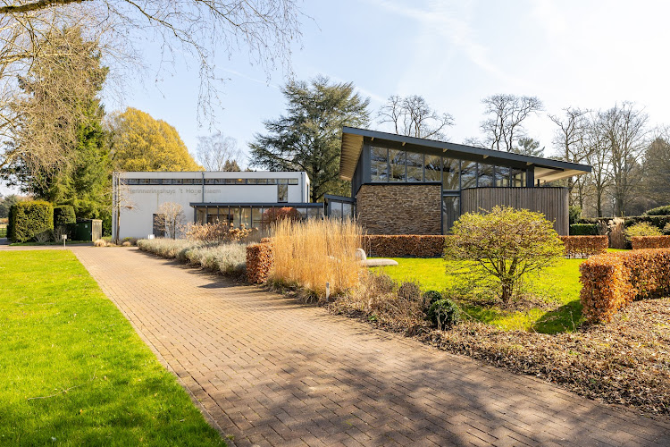 Monuta Wageningen | Uitvaartbegeleider | Vergelijk diensten en tarieven