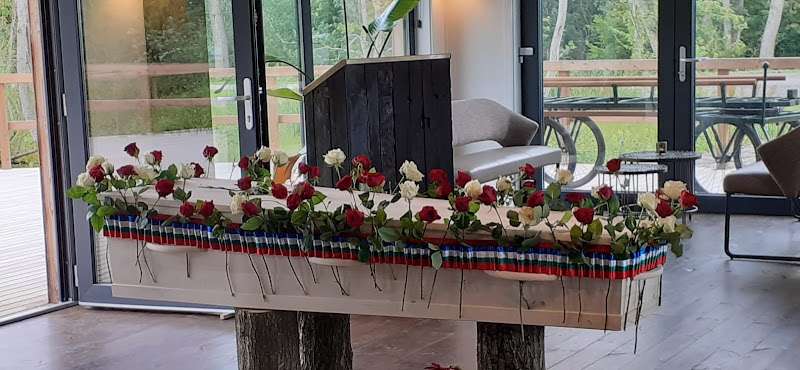 Nusa Ina Uitvaart in Capelle aan den IJssel | Afscheidsbegeleider | Transparante tarieven