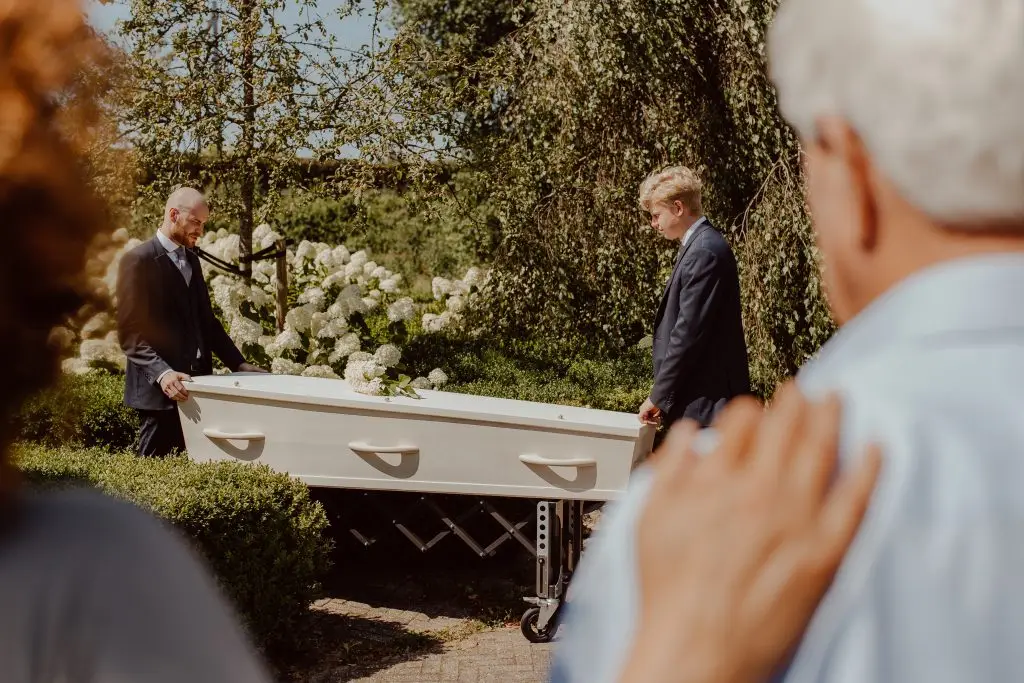 Pkn Noordlaren-Glimmen | Begraafplaats | Vergelijk tarieven