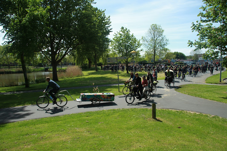 Rebel-Uitvaart in Huizen | Uitvaartbegeleider | Transparante tarieven