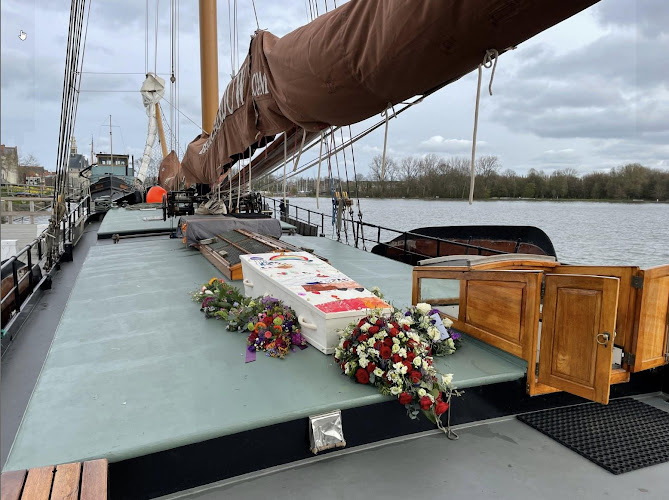 Rita Feld Uitvaartzorg in Hoorn | Uitvaartonderneming | Vergelijk tarieven