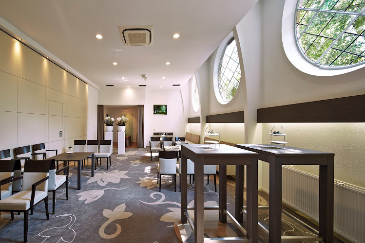 Rouwcentrum De Meidoorn in Rotterdam | Uitvaartbegeleider | Transparante dienstverlening