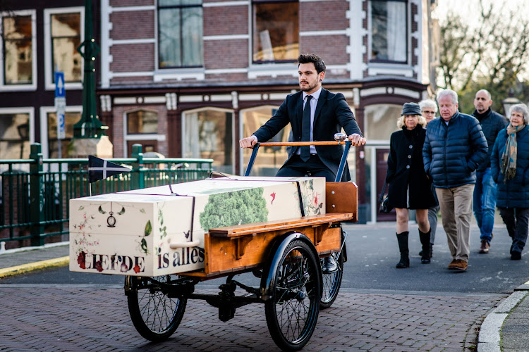 RouWit uitvaarten in Leiderdorp | Uitvaartbegeleider | Uw zorggids in de regio