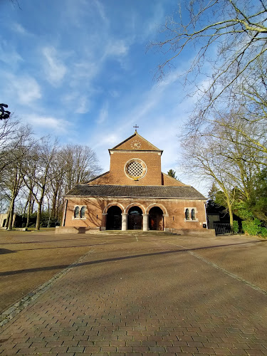 Sint Antoniuskerk in Lepelstraat | Uitvaartonderneming | Vergelijk diensten en tarieven