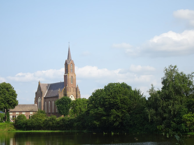 Sint-Hubertuskerk in Alem | Uitvaartbegeleider | Vergelijk tarieven