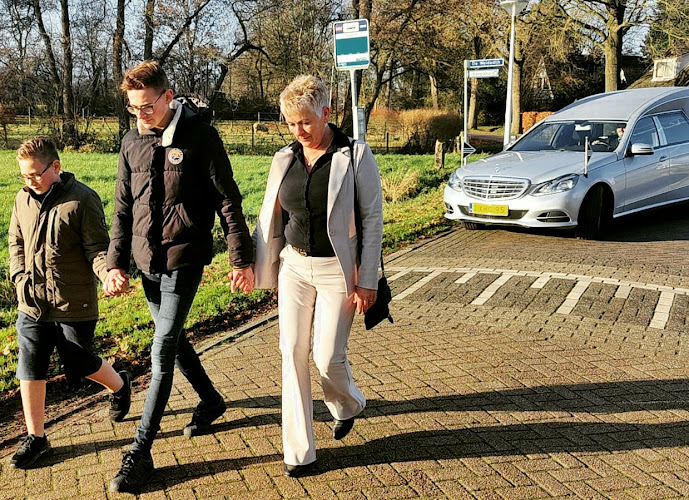 Uitvaartbegeleiding Anja de Roos in Jubbega | Uitvaartcentrum | Vind de beste uitvaartondernemer