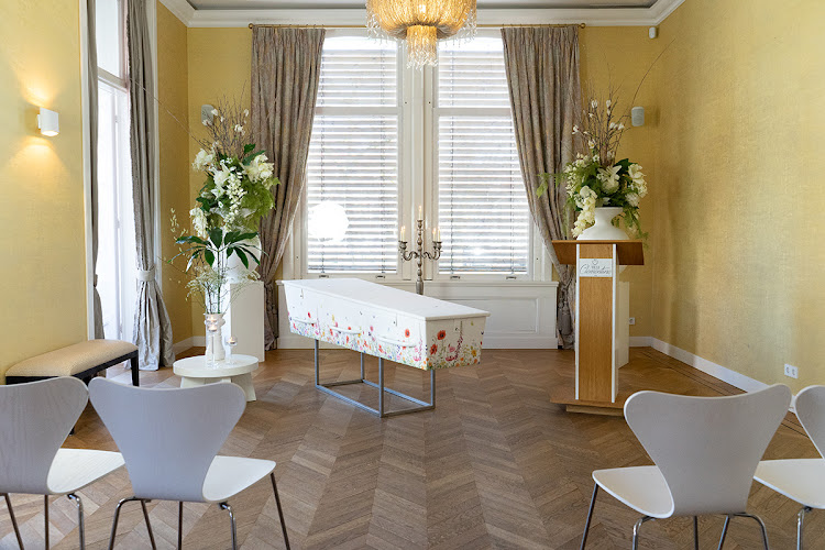 Uitvaartbegeleiding Mara in De Goorn | Begraafplaats | Transparante tarieven