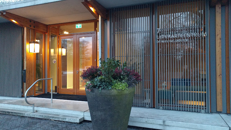 Uitvaartcentrum De Nieuwe Ooster in Amsterdam | Uitvaartbegeleider | Uw keuzehulp