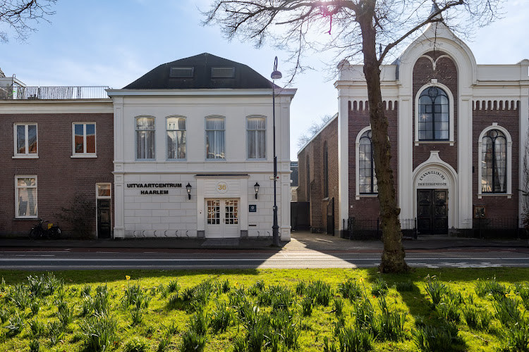 Uitvaartcentrum Haarlem - Ename Uitvaartzorg | Uitvaartbegeleider | Bespaar door transparantie