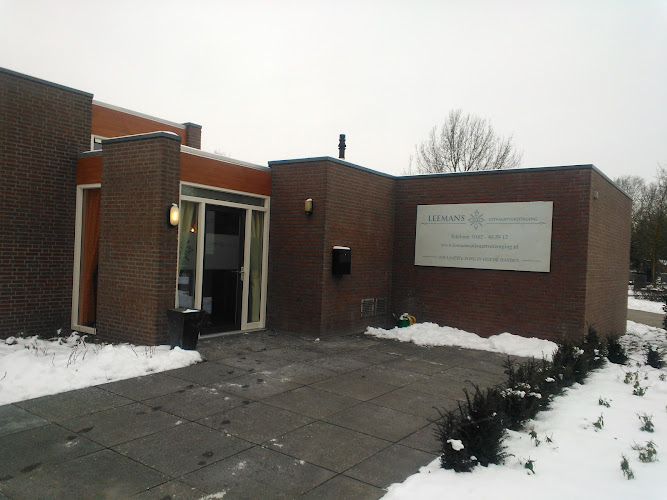 Uitvaartcentrum Made | Uitvaartbegeleider | Wij helpen u kiezen