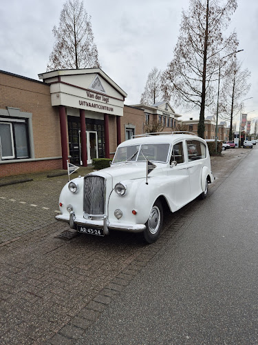 Uitvaartcentrum Tineke van der Jagt in Dordrecht | Uitvaartbegeleider | Vergelijk eerlijk