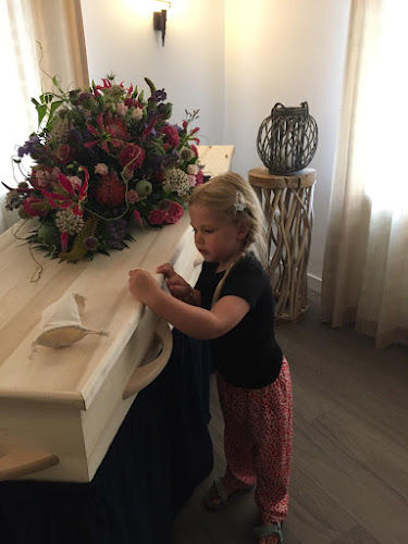 Uitvaartverzorging BijDeHand in Castricum | Uitvaartonderneming | Vergelijk eerlijk