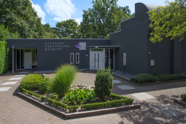 Uitvaartverzorging Brabant - Bakx in Bergen op Zoom | Uitvaartverzorger | Bespaar door transparantie